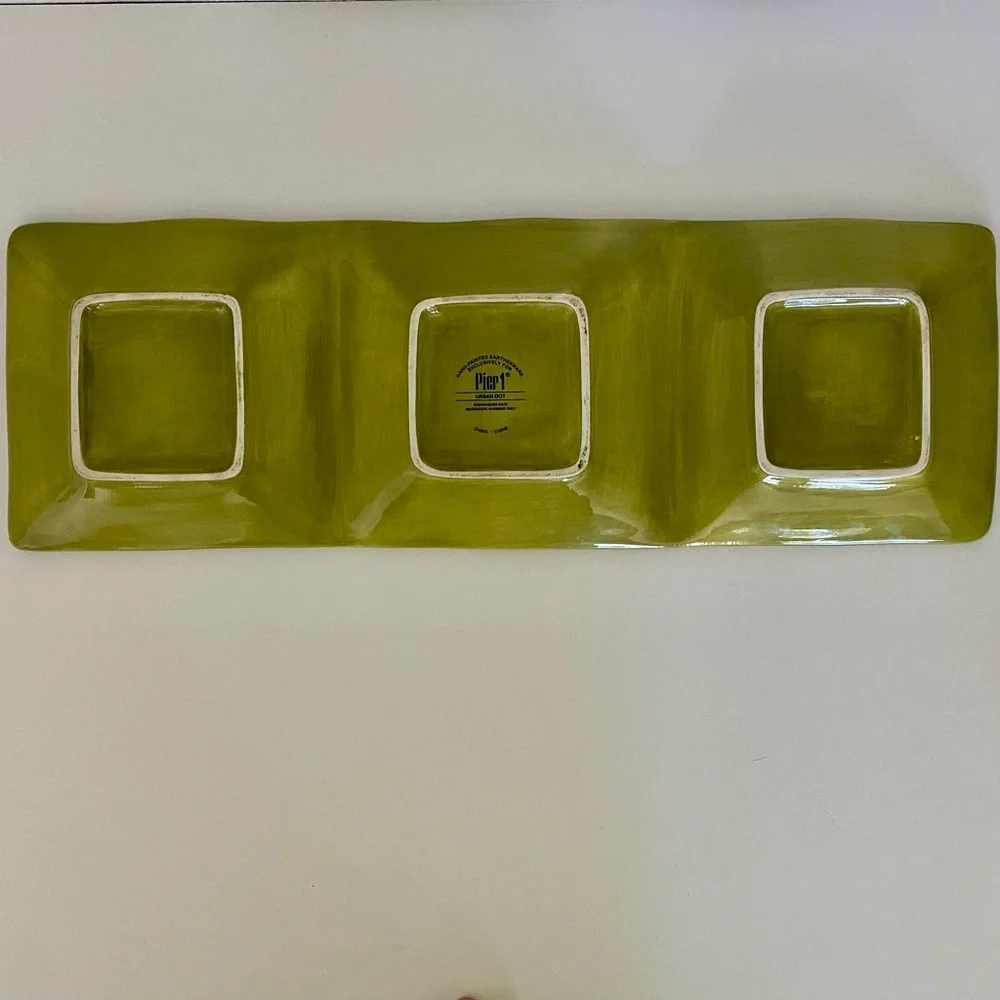 PIER 1 URBAN DOT 3 SECTION PLATE EARTHENWARE 20
